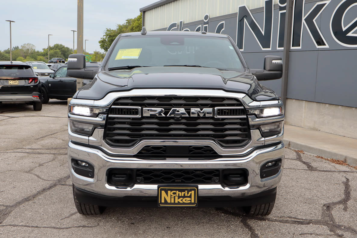 Used 2026 RAM 2500 Big Horn AWD/4WD image 2