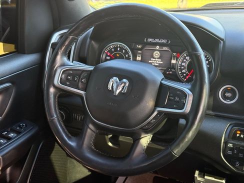 Used 2019 RAM 1500 Big Horn AWD/4WD image 11