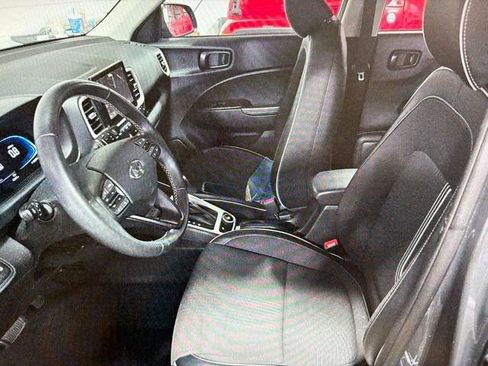 Used 2023 Hyundai Venue Limited w/ Cargo Package FWD image 7