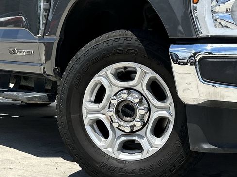Used 2025 Ford F250 XLT w/ FX4 Off-Road Package AWD/4WD image 9