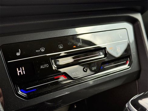 Used 2022 Volkswagen Tiguan SE image 18