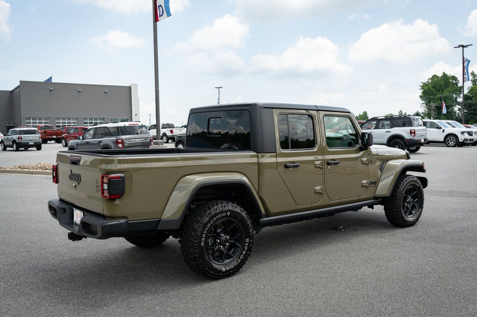 Used 2025 Jeep Gladiator Sport AWD/4WD image 10
