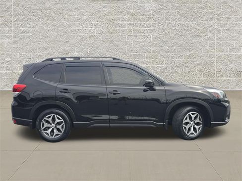 Used 2021 Subaru Forester Premium AWD/4WD image 8