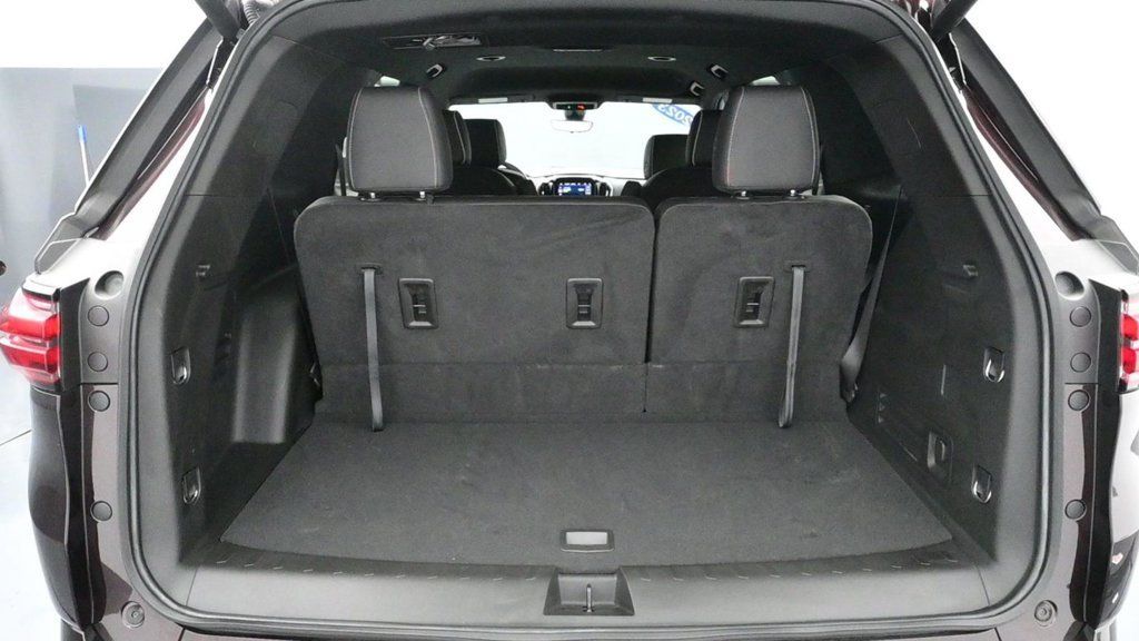 Used 2023 Chevrolet Traverse Premier FWD image 15