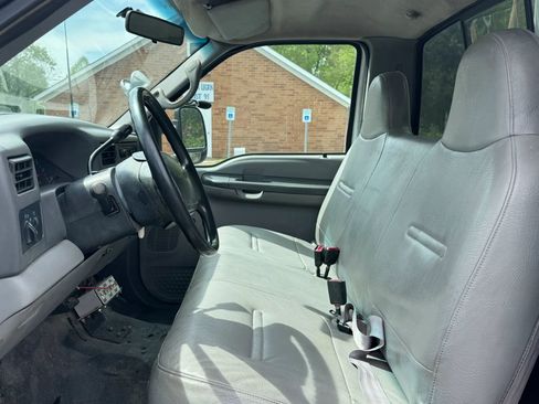 Used 1999 Ford F450 2WD Regular Cab Super Duty image 3