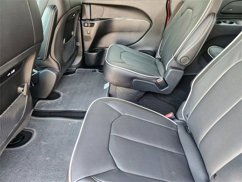 New 2026 Chrysler Pacifica Limited w/ S Appearance Package image 19