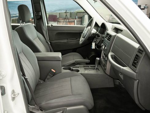 Used 2012 Jeep Liberty Sport image 22