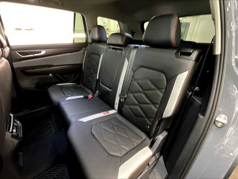 New 2026 Volkswagen Atlas Peak Edition image 12