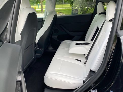 Used 2022 Tesla Model Y Performance AWD/4WD image 19