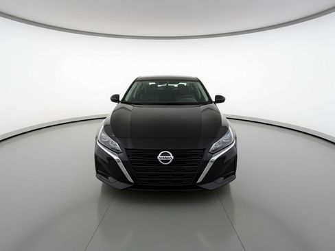 Used 2025 Nissan Altima 2.5 SV image 2