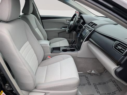 Used 2017 Toyota Camry LE FWD image 12