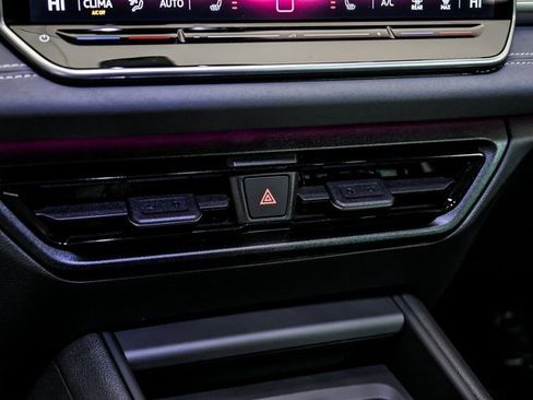 New 2026 Volkswagen Tiguan SE image 17