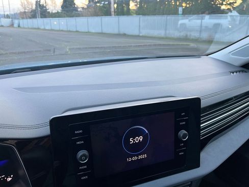 Used 2025 Volkswagen Jetta SE image 18