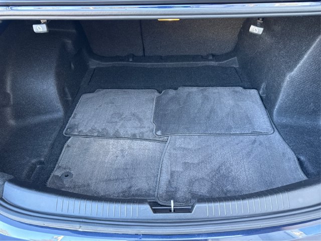 Used 2017 Chevrolet Malibu LT FWD image 14
