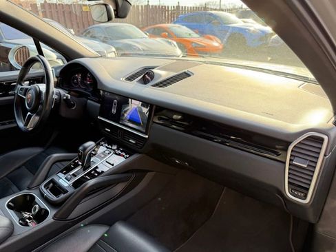 Used 2020 Porsche Cayenne Sport Utility 4D image 30