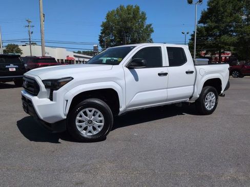 Used 2025 Toyota Tacoma SR AWD/4WD image 1