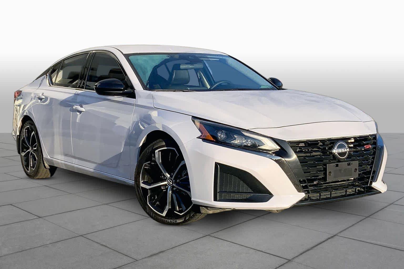 Used 2024 Nissan Altima 2.5 SR FWD image 3