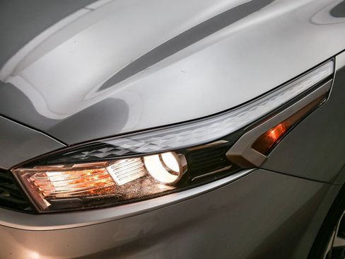 Used 2023 Kia Forte LXS FWD image 8
