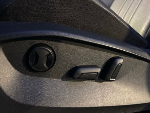 Used 2022 Volkswagen Tiguan SE image 13