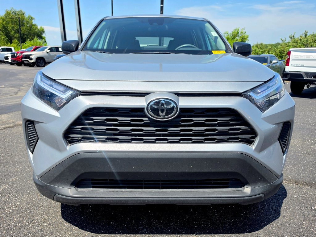 Used 2025 Toyota RAV4 LE AWD/4WD image 10