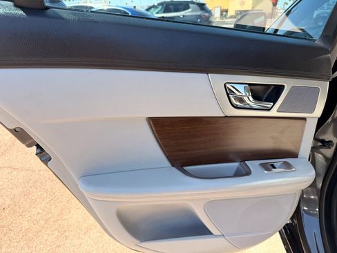 Used 2015 Jaguar XF Premium RWD image 34