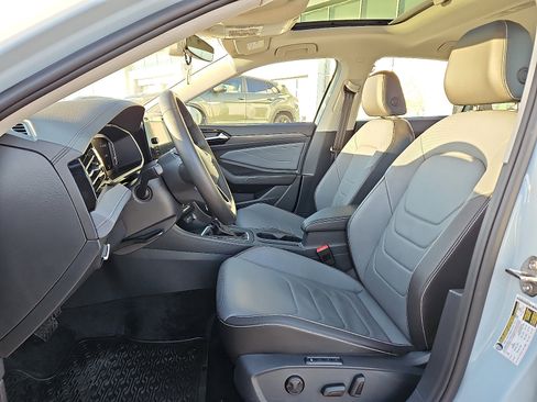 Used 2025 Volkswagen Jetta SEL image 10