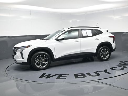 Certified 2025 Chevrolet Trax LT image 6