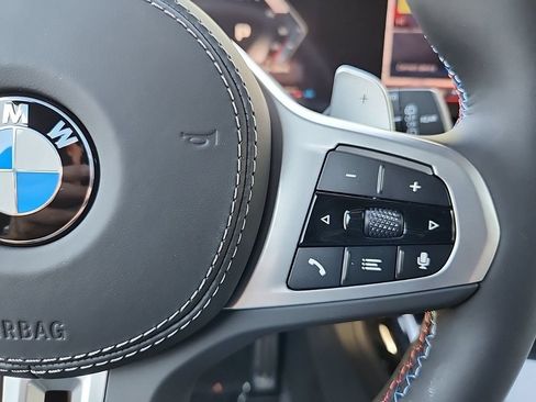 Certified 2025 BMW X7 M60i AWD/4WD image 29