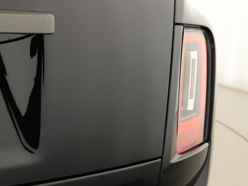 Used 2025 Rolls-Royce Cullinan Black Badge AWD/4WD image 38