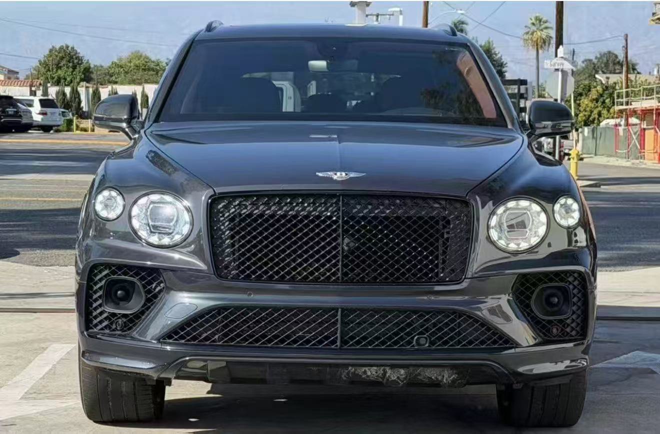 Used 2021 Bentley Bentayga AWD/4WD image 3