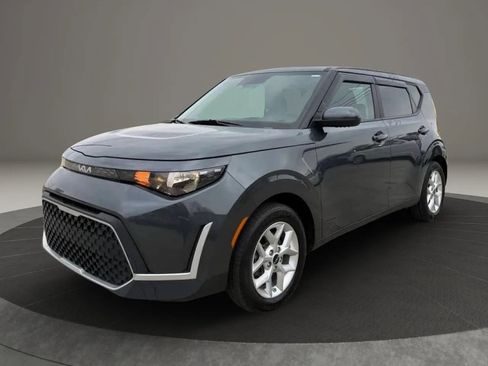 Used 2024 Kia Soul LX w/ Option Group 015 FWD image 3
