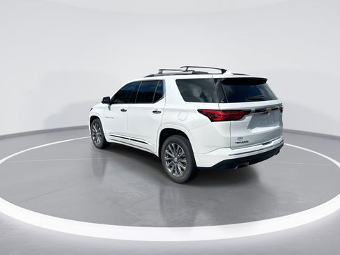 Used 2023 Chevrolet Traverse Premier FWD image 7
