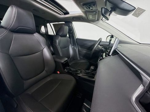 Used 2022 Toyota Corolla Cross XLE w/ Convenience Package image 28