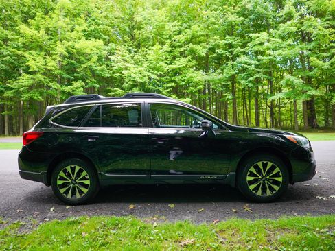 Used 2017 Subaru Outback 2.5i Limited AWD/4WD image 4