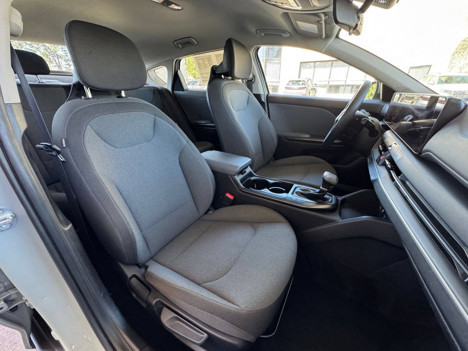 Used 2025 Kia K4 FWD image 35