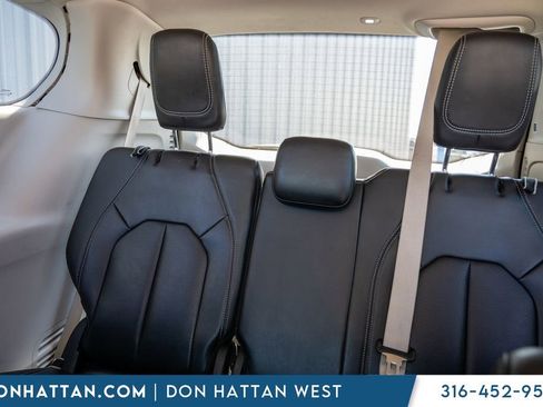 Used 2023 Chrysler Pacifica Touring-L image 23