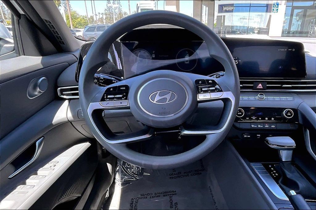 Certified 2024 Hyundai Elantra SEL FWD image 8