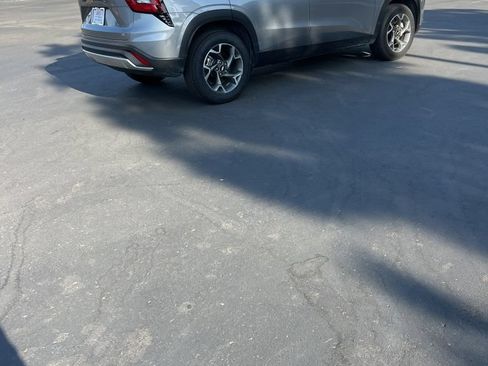 Used 2025 Chevrolet Trax LT w/ LT Convenience Package FWD image 6
