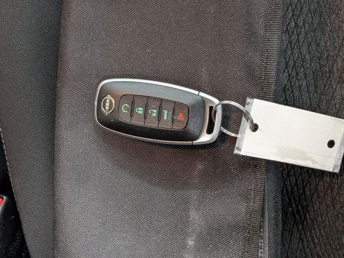 Used 2024 Nissan Rogue SV image 12