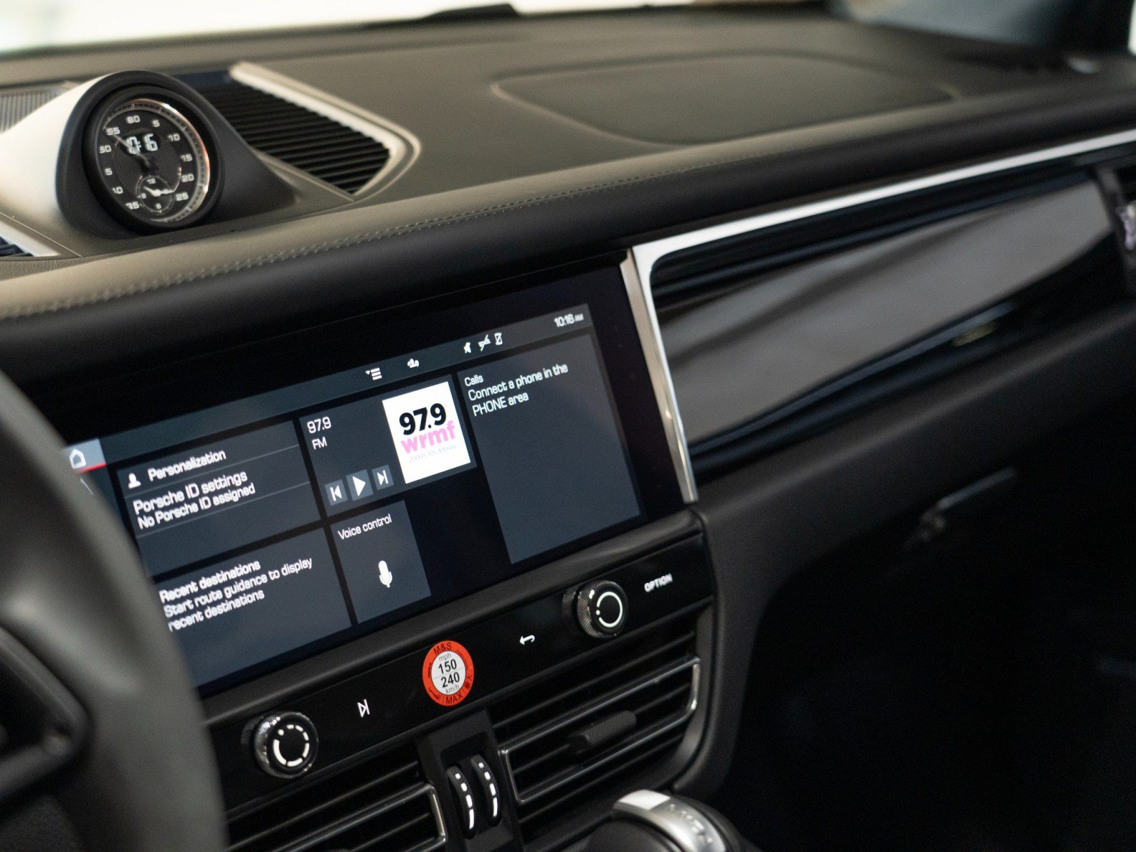 Certified 2026 Porsche Macan AWD/4WD image 21