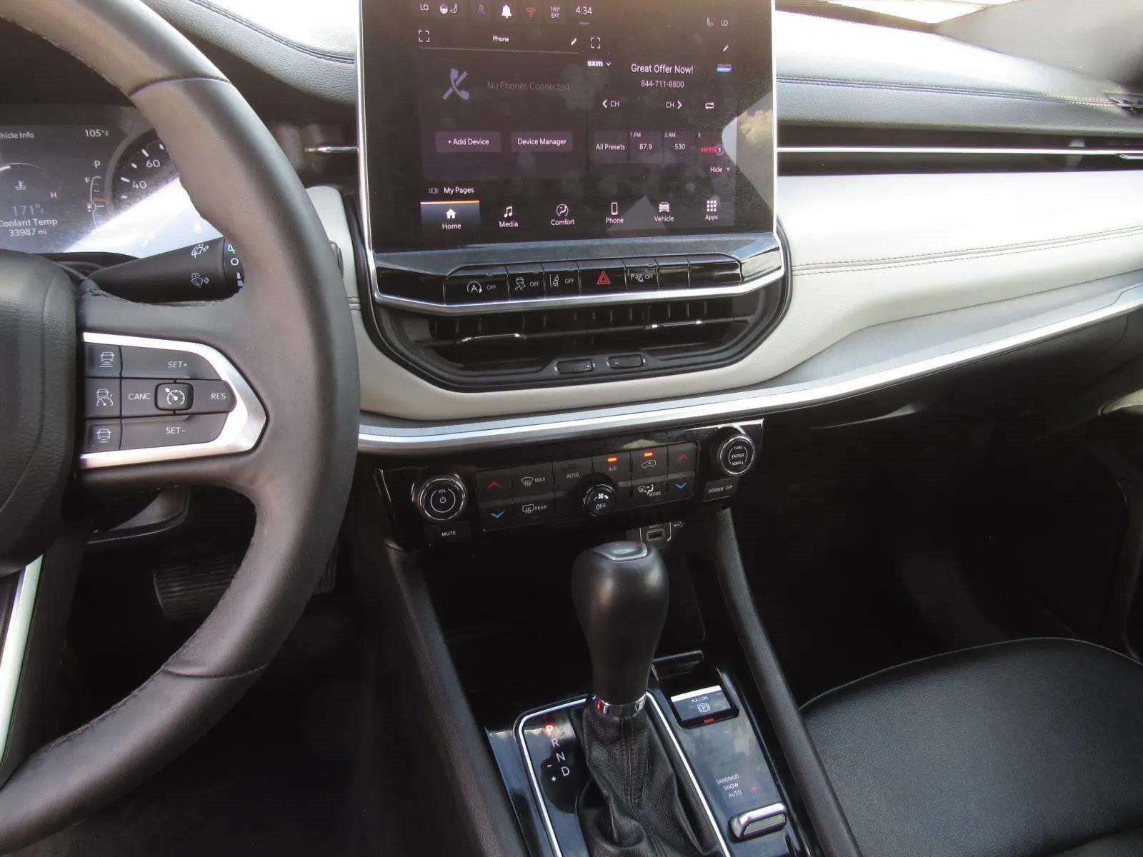 Used 2025 Jeep Compass Limited AWD/4WD image 17