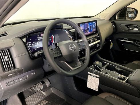 New 2026 Nissan Pathfinder Platinum w/ Accent Package AWD/4WD image 9