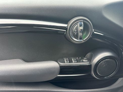 Used 2017 MINI Cooper S image 11