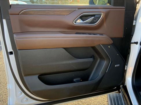 Used 2021 Chevrolet Suburban High Country w/ Premium Package image 21