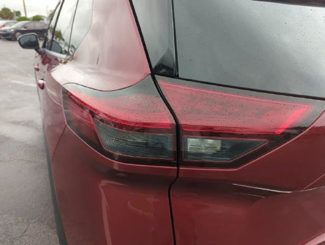 Certified 2021 Nissan Rogue SV FWD image 18