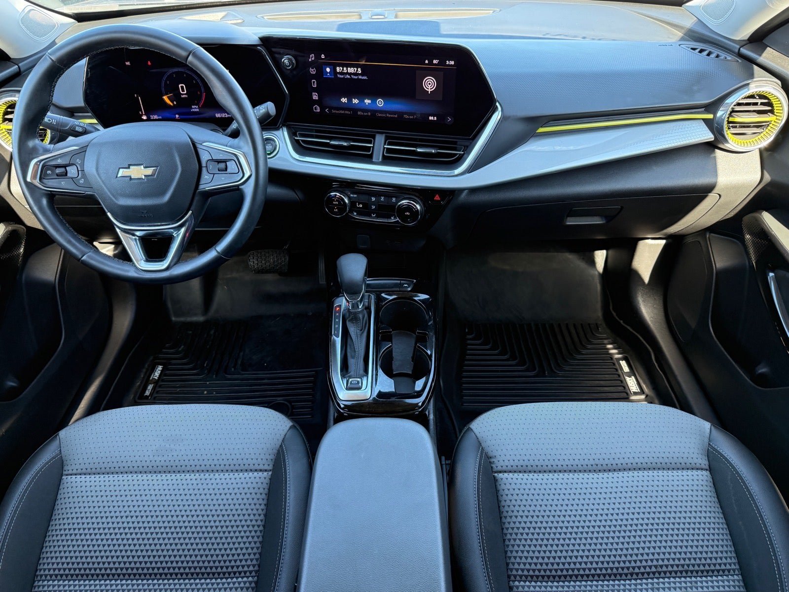 Used 2024 Chevrolet Trax LT w/ LT Convenience Package FWD image 16