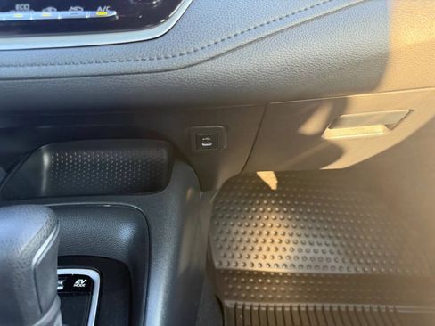 Used 2025 Toyota Corolla SE w/ Convenience Package FWD image 26