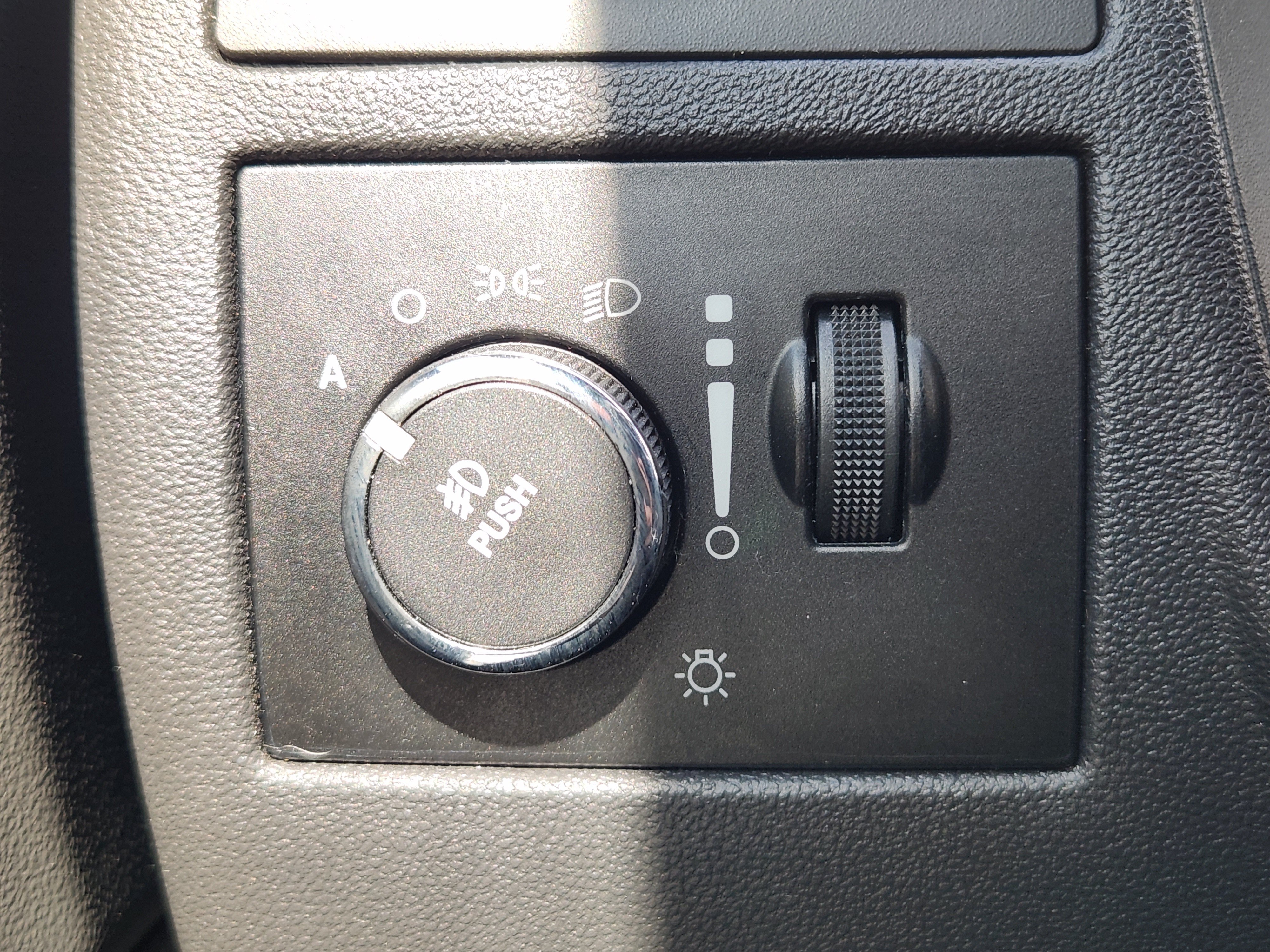 Used 2013 Dodge Challenger R/T RWD image 23