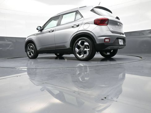 Certified 2024 Hyundai Venue SEL FWD image 32