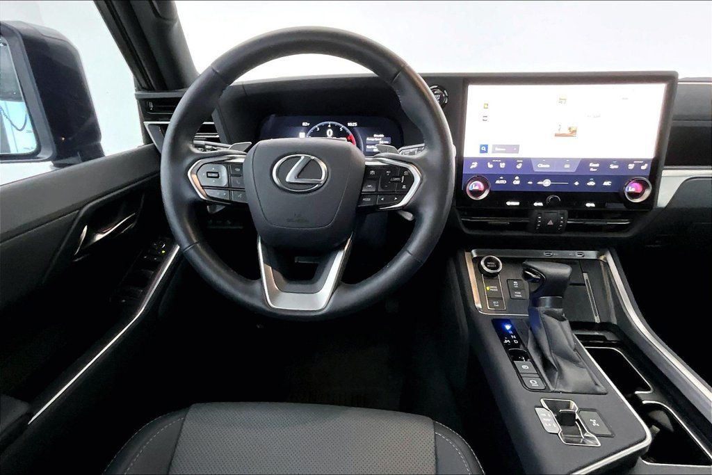 Used 2024 Lexus GX 550 w/ Accessory Package (Z1) AWD/4WD image 5